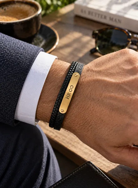 Bracelet Homme Cuir Tressé & Plaque Gravée Personnalisable en Acier Doré