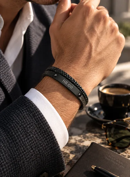 Bracelet Homme Cuir Noir Tressé & Plaque Gravée en Acier Noir Mat