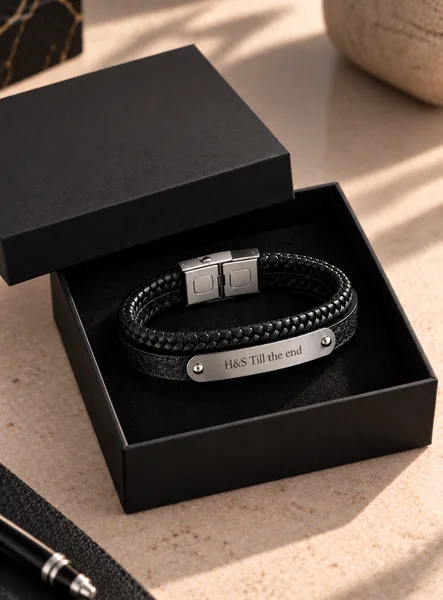 Bracelet Homme Cuir Noir Tressé & Plaque Gravée en Acier Inoxydable Argenté