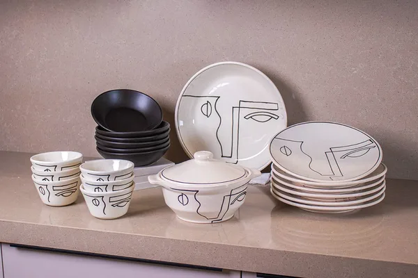 Art Facial – Service à table 21 Pièces en poterie