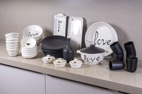 Love – Service à Table 42 Pièces en Poterie