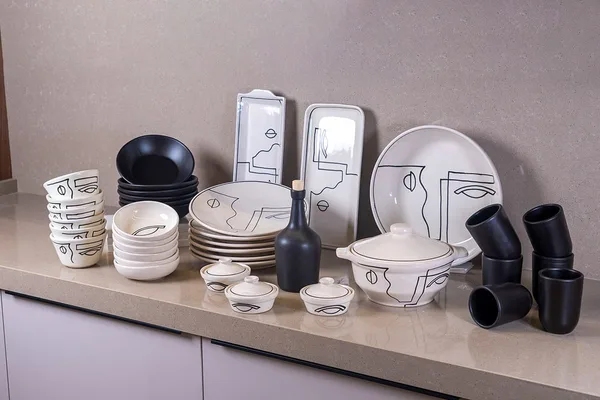 Art Facial – Service à table 42 Pièces en poterie